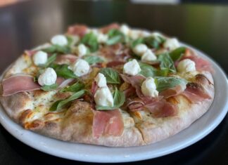 Foodie Review Petrones Pizzeria In Dunvegan